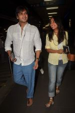 Vivek Oberoi snapped at airport on 27th Oct 2011 (12).JPG